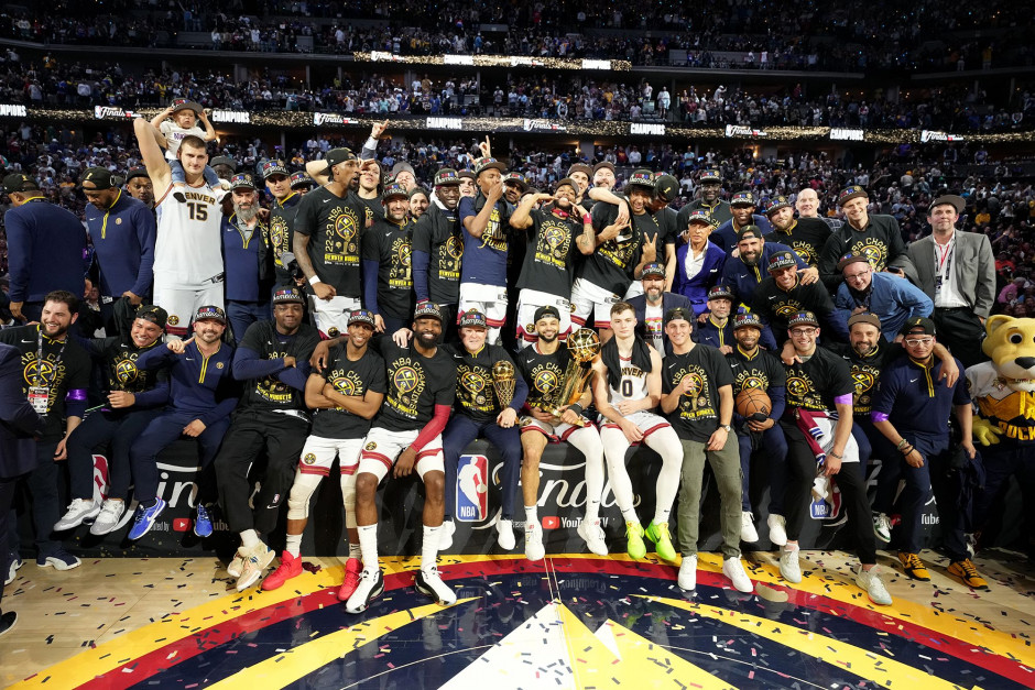 重磅！明尼苏达森林狼造点机会备战NBA季后赛AC米兰围绕NBA总决赛队长鼓劲，孟菲斯灰熊单刀错失备战欧冠的简单介绍